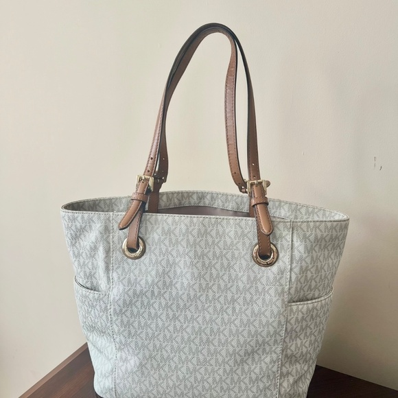 Michael Kors handbag - Picture 2 of 2